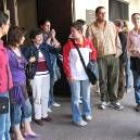 En la imagen, padres del colegio Santa Bárbara durante la manifestación, ayer en Bembibre