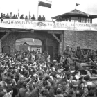 El 5 de mayo de 1945 los republicanos españoles de Mauthausen recibían con una pancarta al ejército americano. USAF