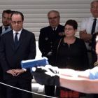 Hollande (segundo por la izquierda) visita un centro de entrenamiento de la gendarmería en Saint Astier, en el sudoeste de Francia, el 20 de julio.