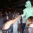 Las estatuas causaron una gran impresión entre un público entregado