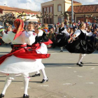 Los actos continuan hoy con misa cantada, más baile, comida popula y la feria. DL
