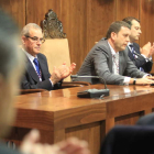 Fierro, Riesco y Cortés, aplauden uno de los discursos.