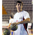 Procedente del Eisenach alemán, Mikel Aguirrezabalaga vuelve al Ademar, club del que salió en 2011.