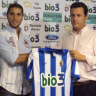 Moisés, a la izquierda, durante el acto de presentación como jugador de la Deportiva.