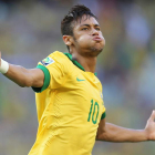 Neymar celebra su gol, el primero de su equipo, ante México en la Copa Confederaciones.