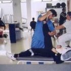 Enfermos de Esclerosis Múltiple, durante una jornada de rehabilitación en un centro médico