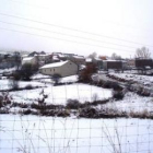 Vista de la localidad de Manzanal del Puerto con nieve, en una imagen de archivo.