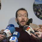 El secretario de Organización de Podemos, Pablo Echenique, durante la rueda de prensa en Zaragoza.