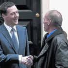 Osborne con Varufakis, en Londres.