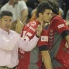 Kristian Kjelling, al lado de Manolo Cadenas, en un partido