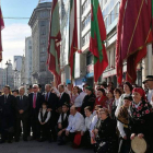 Foto de familia de las autoridades y los grupos leoneses en Los Cantones. DL