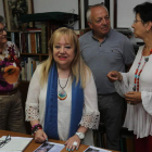 El alcalde de Barjas y la coordinadora del acto, junto a miembros del IEB. L. DE LA MATA