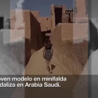 Vídeo de una mujer en minifalda en Arabia Saudí.