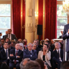 Macron durante su intervención en el Elíseo ante alcaldes, empresarios y miembros de asociaciones de las banlieus.