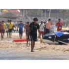 El terrorista Seifeddine Yacoubi, el viernes, en la playa de Susa.