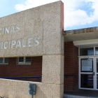 Imagen exterior de las instalaciones del centro deportivo y de ocio de Trobajo del Camino.