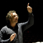 Pedro Halffter, dirige los ensayos de "El holandés errante", ópera de Richard Wagner. GUILLERMO MURILLO