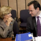 La vicepresidenta Salgado y el ministro griego de Finanzas, George Papakonstantinou.