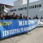 Los sindicatos se concentraron de nuevo en las puertas de la prisión para pedir mejores condiciones