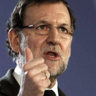 El presidente del Gobierno y líder del PP, Mariano Rajoy, durante su intervención en la clausura, hoy en Barcelona, de la convención del PPC "Juntos Sumamos", en contra del separatismo catalán.