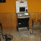 Una tragaperras de un bar de la provincia, reventada