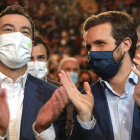 Pablo Casado junto a Juan Manuel Moreno, ayer en Granada. PEPE TORRES