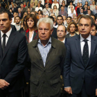 Sánchez, González y Zapatero, durante el minuto de silencio.