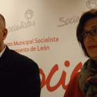 José Antonio Diez presentó ayer su programa turístico junto a Susana Travesí.
