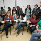 Los miembros de la PAH Bierzo y Asturias, en la asamblea.