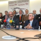 Fernández, Llamas y Fierro, que hizo las veces de Carrasco -”quien tampoco asistió a la negociación