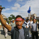 Activistas indígenas reclaman la creación de una región autónoma durante una manifestación en Katmandú.