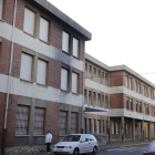 Fachada del colegio Ángel González Álvarez, uno de los tres centros públicos de Astorga.