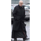 El arzobispo argentino Jorge María Bergoglio, Francisco I desde ayer, a su llegada a pie al Vaticano la semana pasada para el cónclave.
