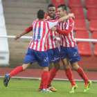 Los jugaodres rojiblancos celebran el primer gol materializado por Aleixo.