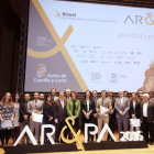 La consejera de Cultura posa con los premiados en esta edición de AR&PA. NACHO GALLEGO