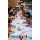 El artista leonés, en el centro de la imagen, rodeado de todos los participantes. DL