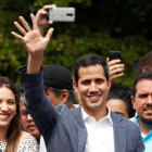 Juan Guaidó, con sus seguidores en Caracas.