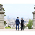 Sánchez y el primer ministro italiano Mario Draghi contemplan ayer una panorámica de Barcelona. MONCLOA