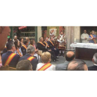 Momento de la misa de San Juan ante la capilla de la Victoria. DL