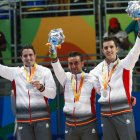 Juan Bautista Pérez, en el centro, subió al segundo peldaño del podio de los Juegos junto a Reyes y Cardona. COMITÉ PARALÍMPICO ESPAÑOL