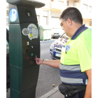 Los controladores verán, al meter la matrícula en la PDA, si el coche tiene pagada la ORA.