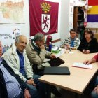 Los candidatos de León en Común, en su reunión con Promonumenta.