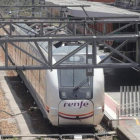 Imagen de archivo de la estación de Ponferrada, con un tren destino Galicia. L. DE LA MATA