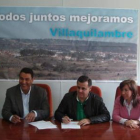 El presidente de la asociación, el alcalde y la concejala.