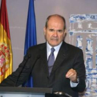 El vicepresidente tercero del Gobierno, Manuel Chaves, durante su intervención de ayer.