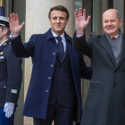 Macron y Scholz ayer, en el Elíseo antes de celebrar la cumbre franco-alemana. CHRISTOPHE PETIT TESSON