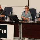 A la izquierda dos expertos en orientación laboral junto al director de la Uned.