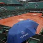 La lluvia ha provocado la suspensión de la jornada en Roland Garros.