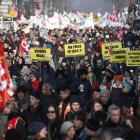 Las calles de París registraron ayer una nueva manifestación en contra de la reforma.