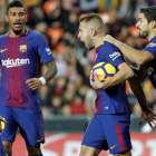 Messi, Paulinho, Alba y Suárez celebran el gol del empate azulgrana en Mestalla.